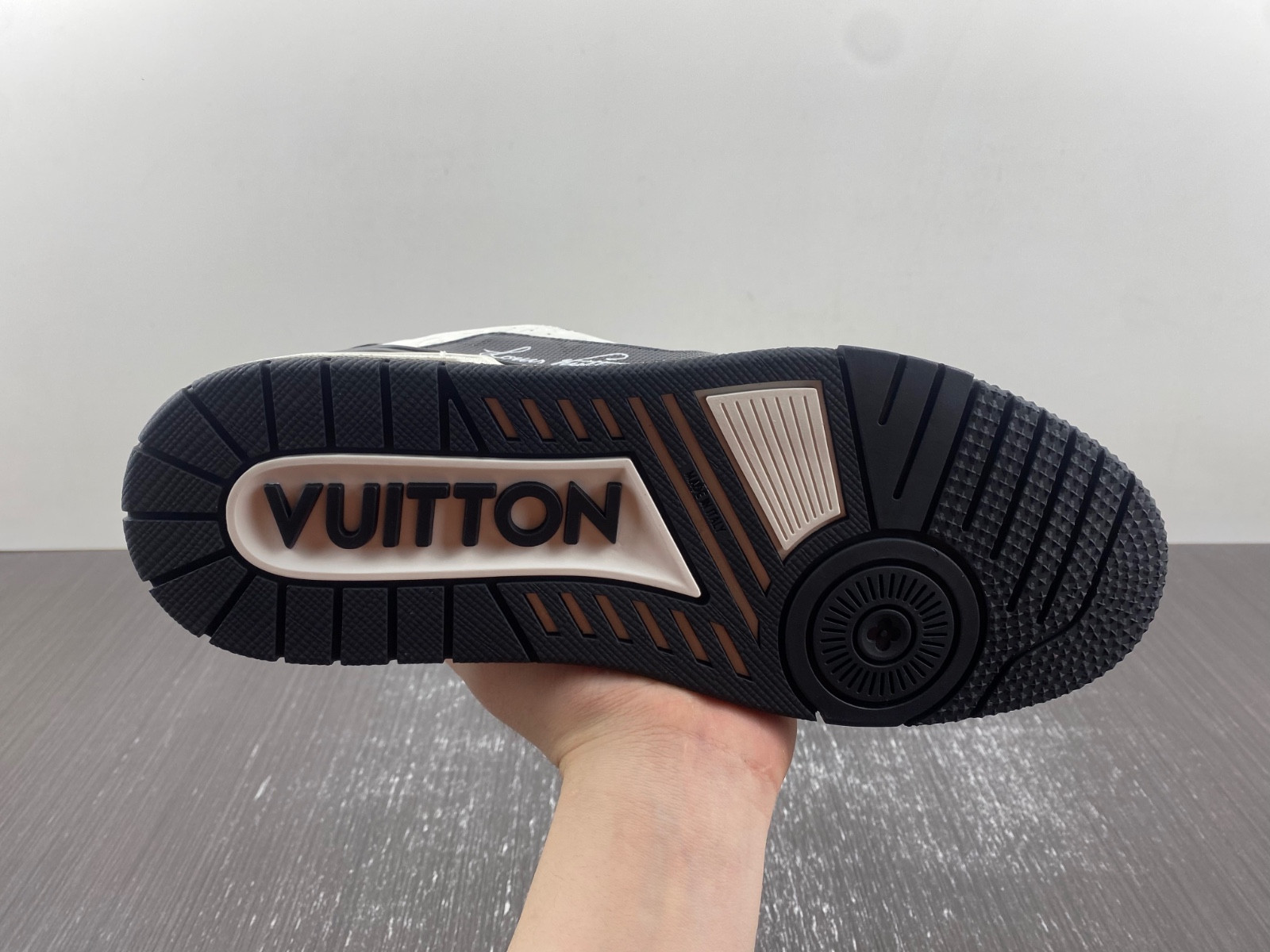 lvt sneakers