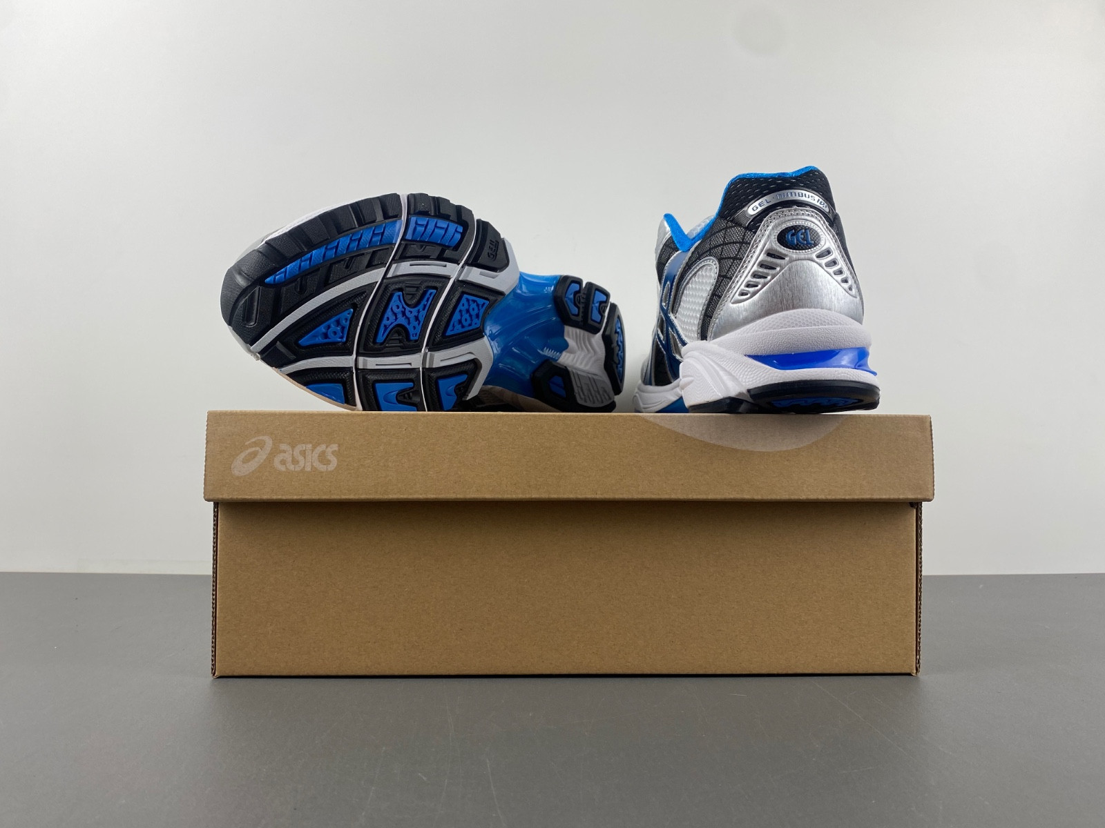 As*ic*s gel-nimbus 10.1 