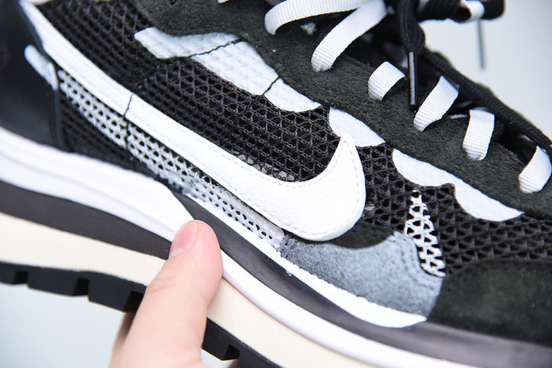 nike ldwaffle x sacai black white cv1363-001