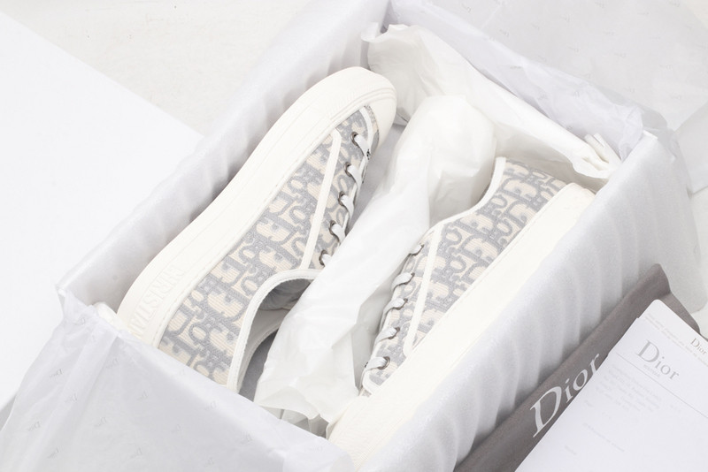 DIO* X CONVERSE SNEAKER