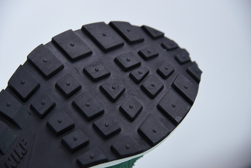 nike sacai x vaporwaffle 