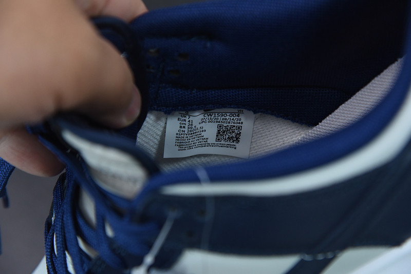 nike sb dunk low “georgetown” cw1590-004