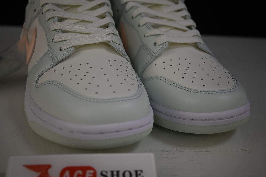 nike sb dunk low barely green (w) dd1503-104