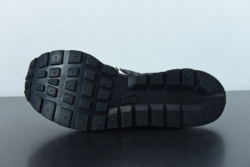 sacai x nike ldwaffle x jean paul gaultier black white dh9186-001