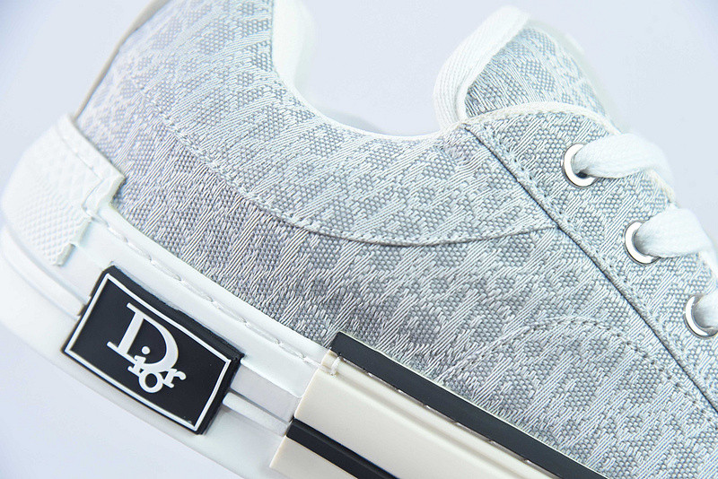 dio* x converse sneaker