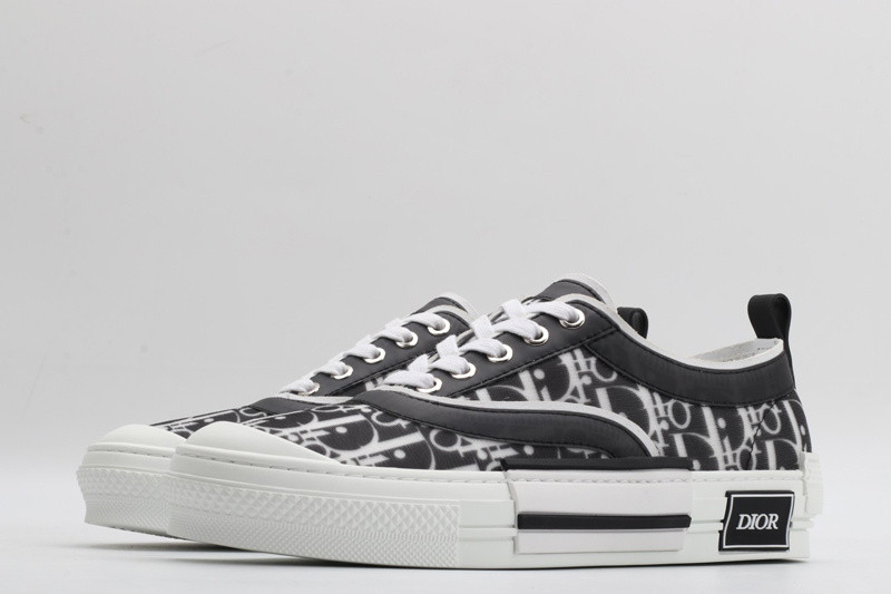 dio* x converse sneaker