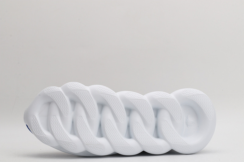 vs chain reaction sneakers