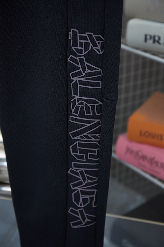 Ba*len*cia*ga clothes