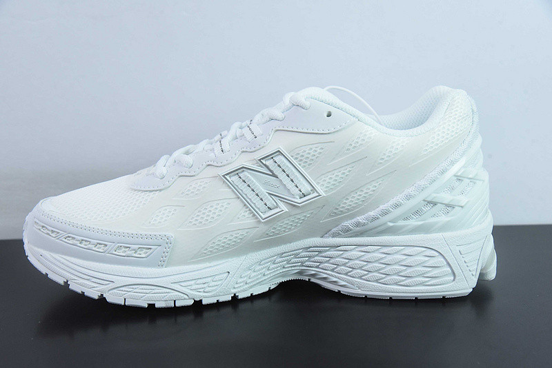 NEW BALANCE SNEAKER