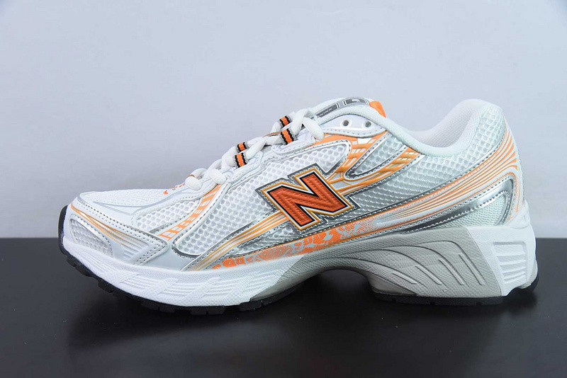 NEW BALANCE SNEAKER