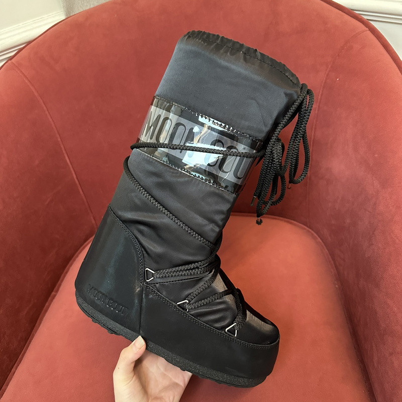 mOON bOOT