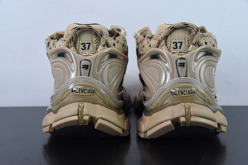 Ba*len*cia*ga runner sneaker