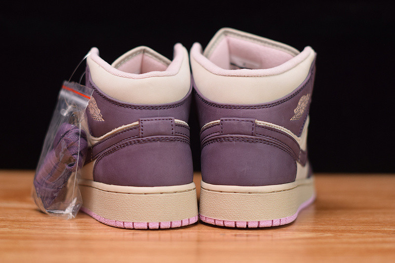 air jordan 1 mid "purple dust" 555112-500
